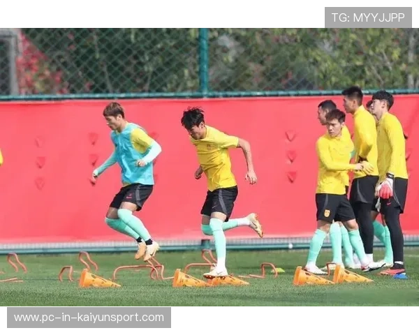 国家队热身赛策略变化：更多实验性阵型出现