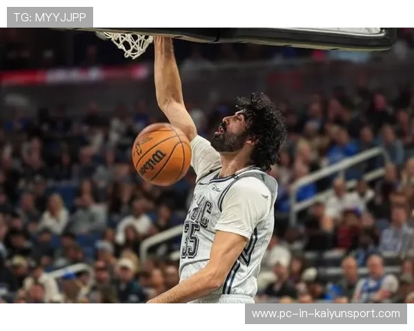 NBA内线巨兽五盖帽封天，网友称其禁区守卫神
