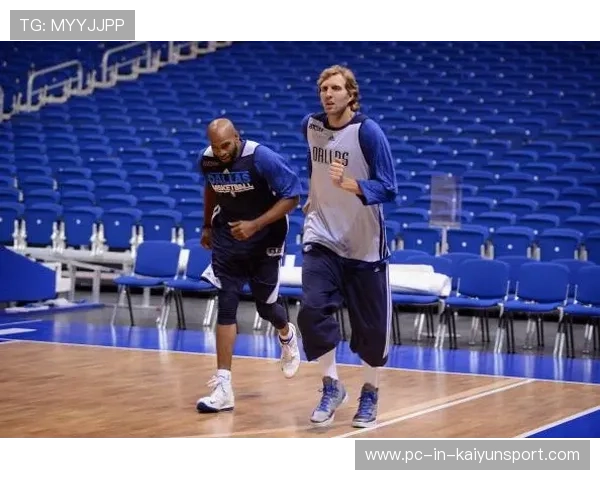 卡特训练照中展现专注状态 卡特训练照中展现专注状态