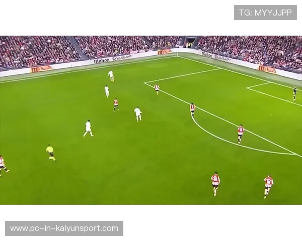 姆巴佩反击中极限停球接着强势突破:速度与技巧的完美结合 姆巴佩反击中极限停球接着强势突破:速度与技巧的完美结合